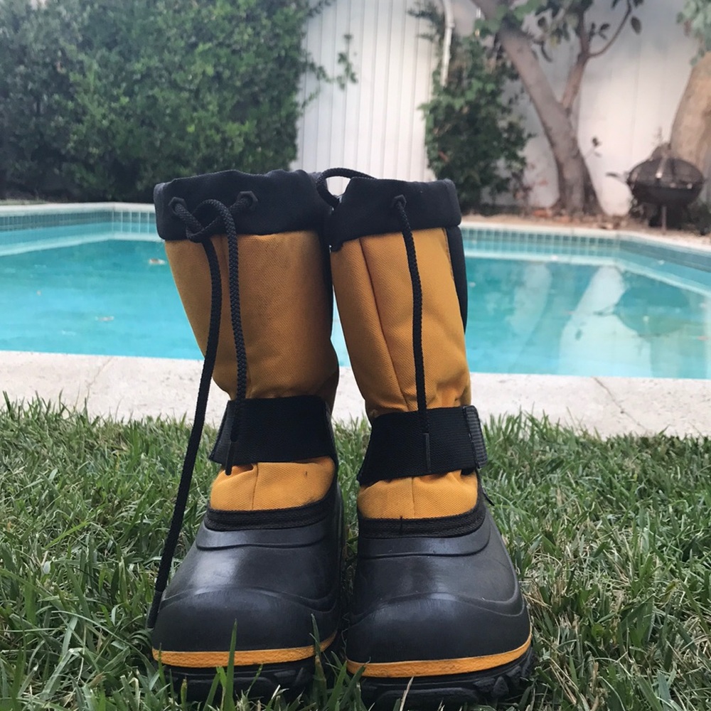 TUNDRA snow boots 👢